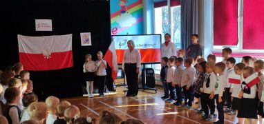 ilustracja do wpisu 
Dnia 7 listopada br. nasze Misie wzięły udział w akcji patriotycznej "Szkoła do hymnu"
